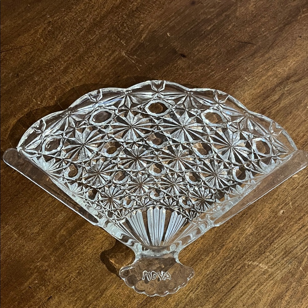 Avon Intricate Clear Glass Fan Serveware